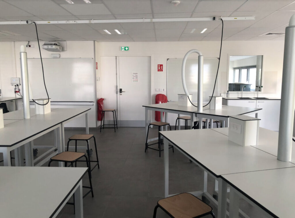 photo d'une salle de physique modulable